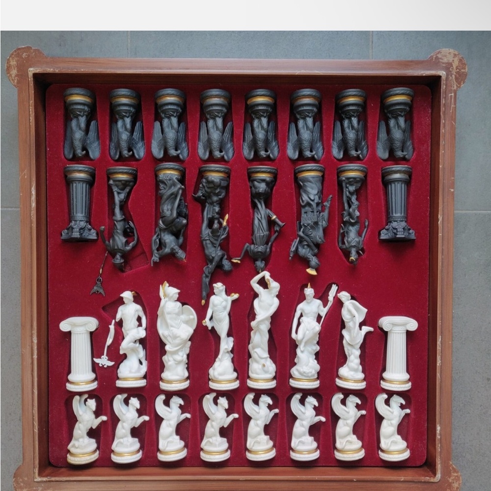 Franklin Mint Black and White Chess Set Board Game